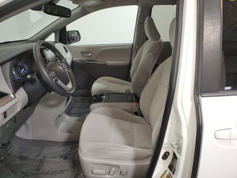 Used 2020 Toyota Sienna LE image 8