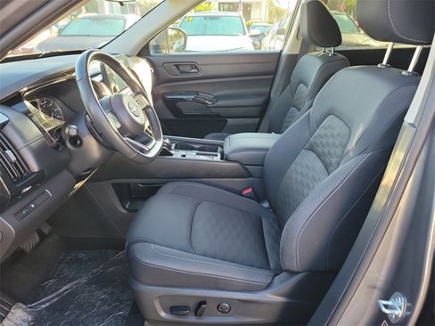 Certified 2024 Nissan Pathfinder SV image 11