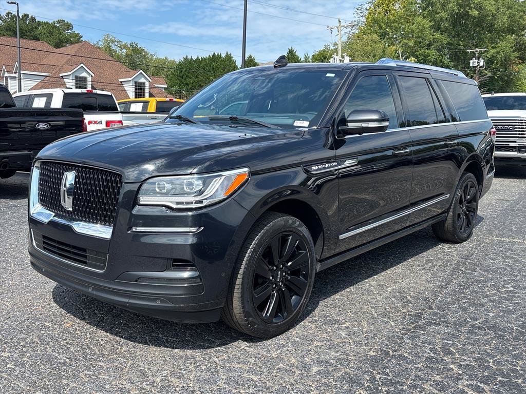 Used 2023 Lincoln Navigator L Reserve w/ Equipment Group 201A AWD/4WD image 3