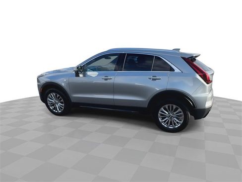 Used 2025 Cadillac XT4 Premium Luxury image 6