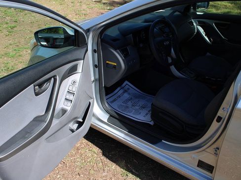 Used 2013 Hyundai Elantra GLS w/ Preferred Pkg image 13