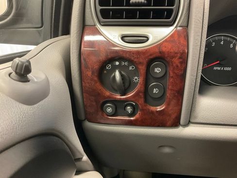 Used 2005 GMC Envoy SLT AWD/4WD image 16
