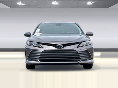 Used 2023 Toyota Camry LE image 5