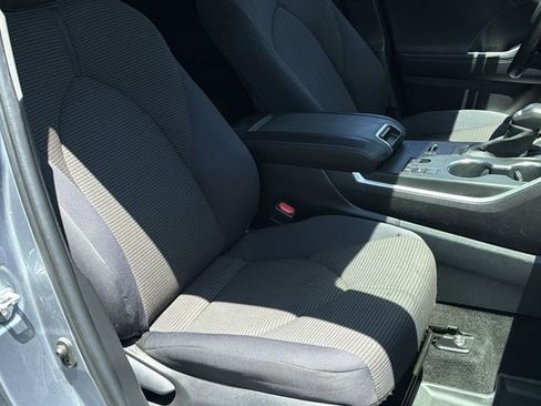 Used 2023 Toyota Highlander LE FWD image 31