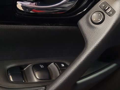 Used 2019 Nissan Rogue Sport SL FWD image 27