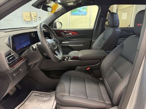 Used 2025 Chevrolet Traverse Z71 image 13