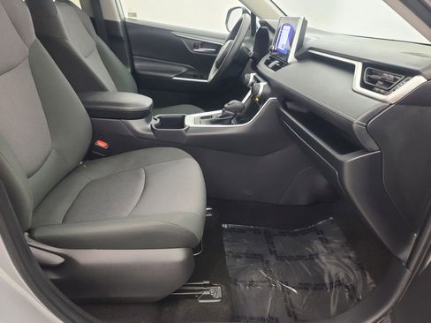 Used 2025 Toyota RAV4 XLE image 30