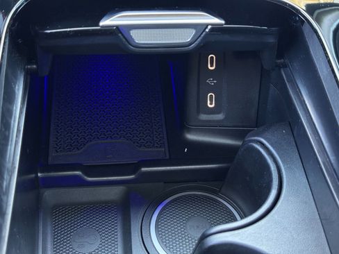 Used 2025 Mercedes-Benz GLC 350e 4MATIC image 35