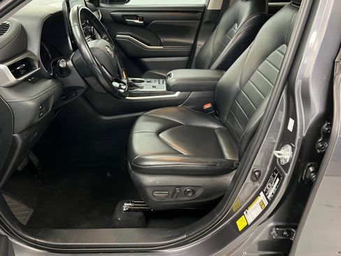 Certified 2021 Toyota Highlander XLE image 19