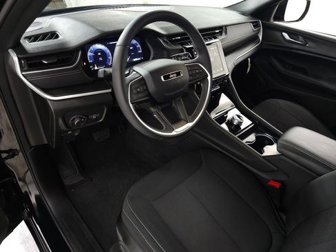 Used 2024 Jeep Grand Cherokee Laredo w/ Luxury Tech Group I image 16