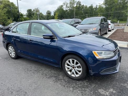 Used 2013 Volkswagen Jetta SE FWD image 2