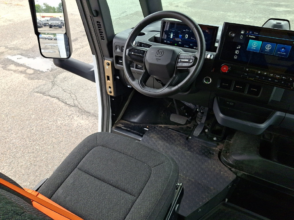 Used 2024 Chevrolet Brightdrop 600 w/ Commercial Equipment Package AWD/4WD image 19