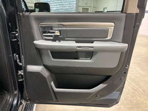 Used 2020 RAM 1500 Classic SLT w/ Luxury Group image 28