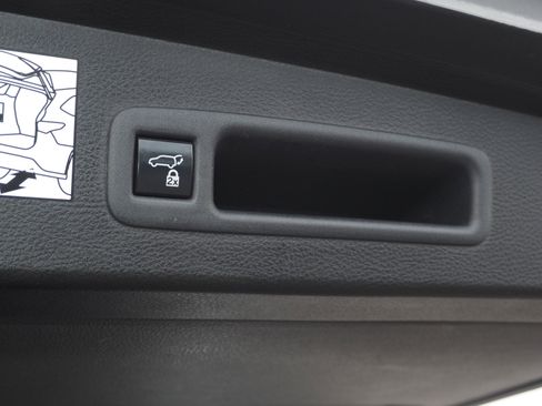 Used 2021 Toyota Sienna XLE image 18