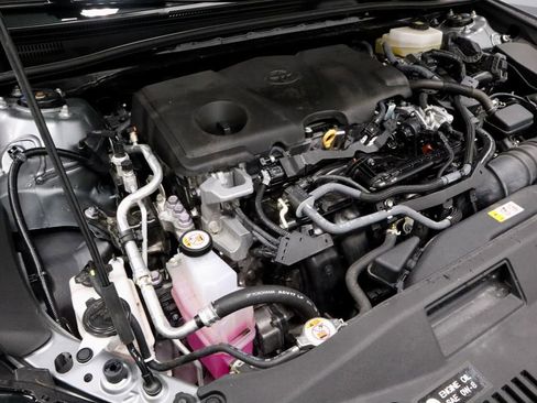 Used 2025 Toyota Camry SE AWD/4WD image 17