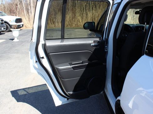 Used 2014 Jeep Compass Sport w/ Power Value Group image 27