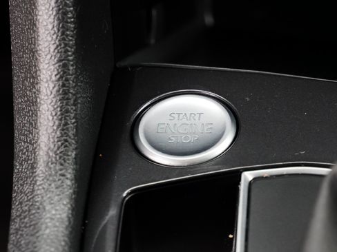 Used 2020 Volkswagen Tiguan SE AWD/4WD image 37