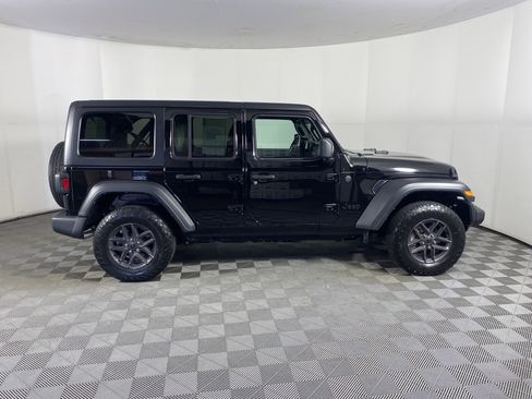 Used 2024 Jeep Wrangler Unlimited Sport AWD/4WD image 6