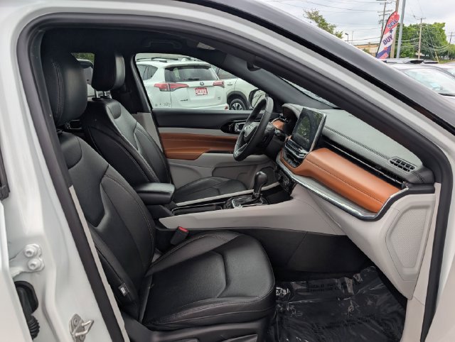 Used 2024 Jeep Compass Limited AWD/4WD image 11