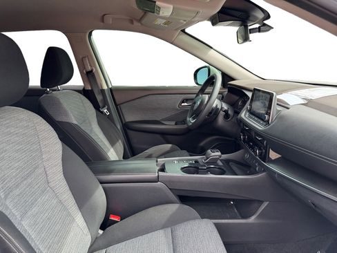 Used 2021 Nissan Rogue SV image 8