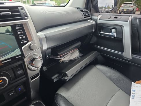 Certified 2022 Toyota 4Runner SR5 Premium image 33