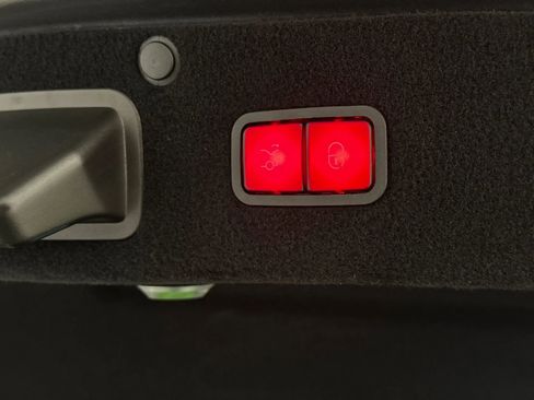 Used 2018 Mercedes-Benz S 560 Sedan image 17