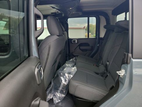 New 2025 Jeep Gladiator Sport image 8