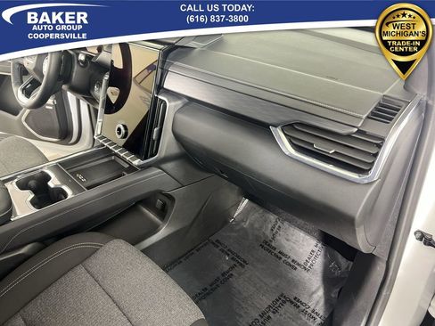 Used 2025 GMC Acadia Elevation image 29