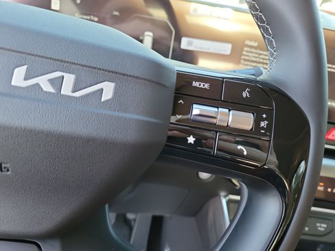 New 2027 Kia Carnival SX w/ Dark Edition Package FWD image 23