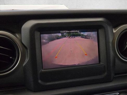 Used 2023 Jeep Wrangler Unlimited image 12