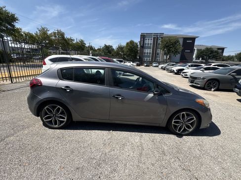 Used 2016 Kia Forte SX FWD image 7