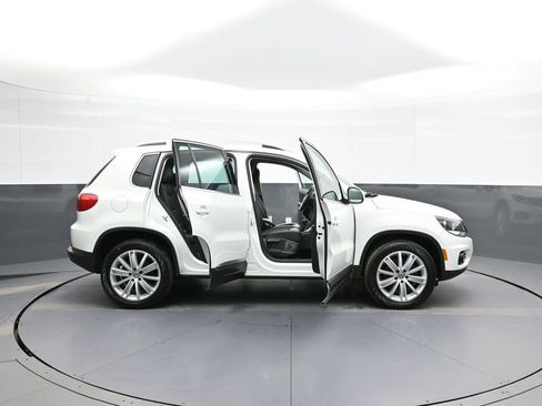 Used 2015 Volkswagen Tiguan SE image 40