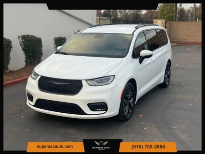 Used 2023 Chrysler Pacifica Touring-L w/ S Appearance Package