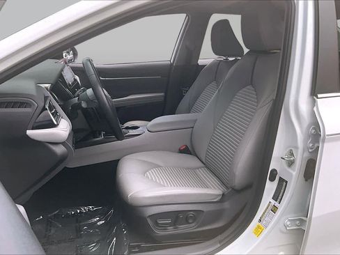 Used 2023 Toyota Camry SE FWD image 8
