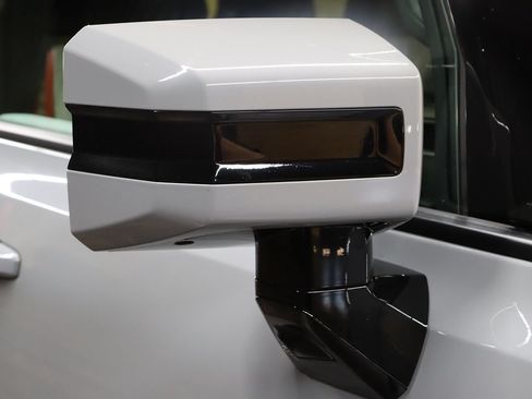 Used 2025 GMC Hummer EV 2X AWD/4WD image 8