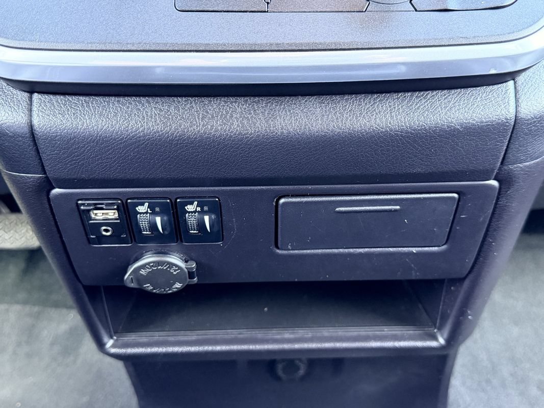 Used 2017 Toyota Sienna SE w/ SE Preferred Package FWD image 38