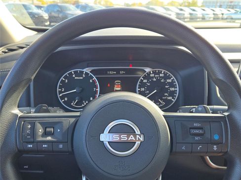 Used 2024 Nissan Rogue SV image 34