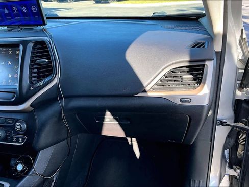 Used 2017 Jeep Cherokee Limited image 19