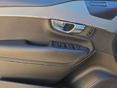 Used 2020 Volvo XC90 T6 R-Design image 15