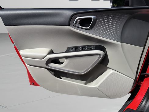 Used 2020 Kia Soul LX FWD image 19