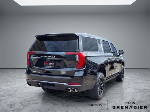 Used 2025 GMC Yukon XL Denali Ultimate AWD/4WD image 7