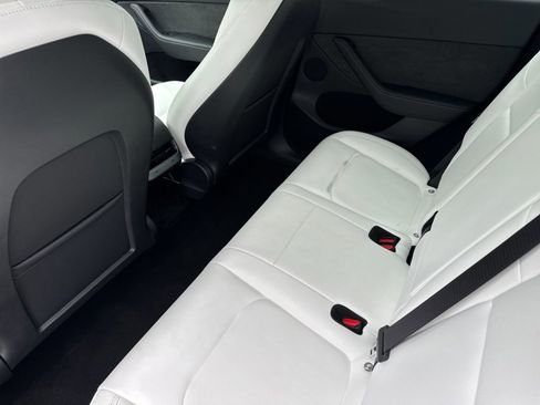 Used 2024 Tesla Model Y Long Range image 12