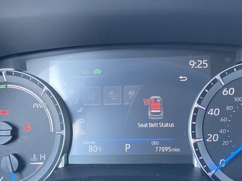 Used 2023 Toyota Highlander LE FWD image 22