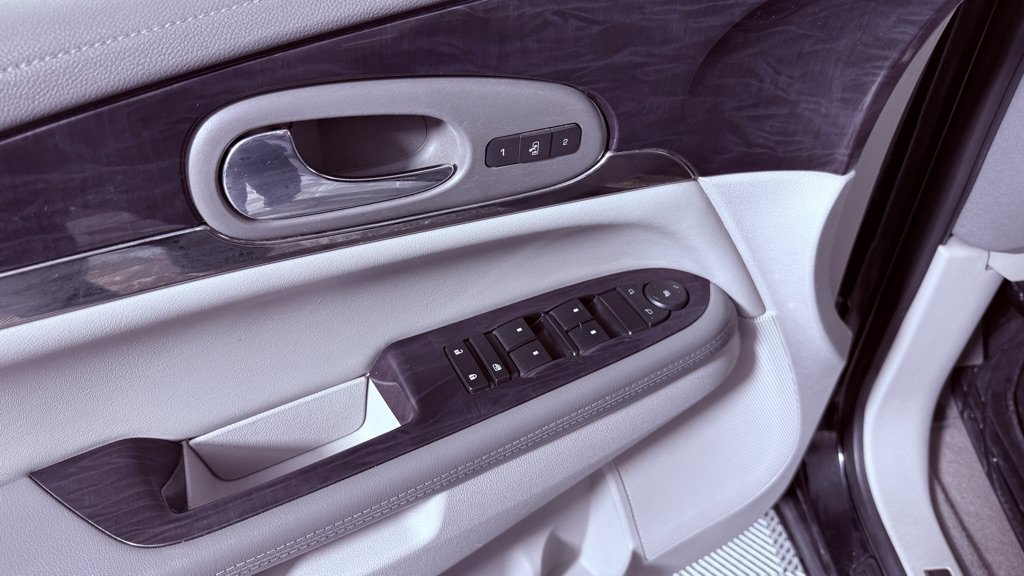Used 2015 Buick Enclave Leather FWD image 9