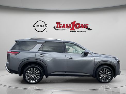 Used 2025 Nissan Pathfinder SL w/ SL Premium Package AWD/4WD image 9