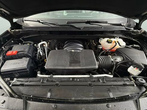 Used 2025 Chevrolet Suburban LS image 39