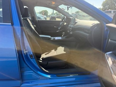 Used 2022 Nissan Sentra SR w/ Lighting Package FWD image 12
