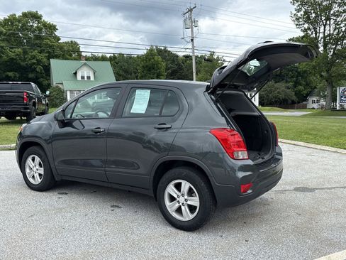 Used 2020 Chevrolet Trax LS AWD/4WD image 15