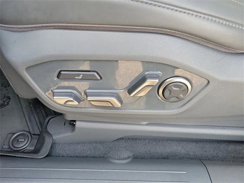 Used 2024 Kia EV9 Land image 17