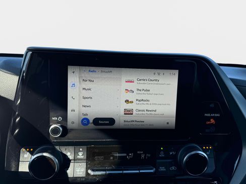 Used 2023 Toyota Highlander XLE image 24